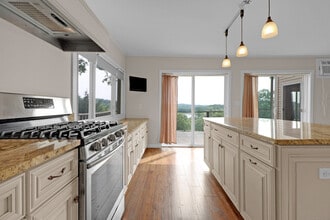 33 Cornell Rd in Danbury, CT - Building Photo - Building Photo