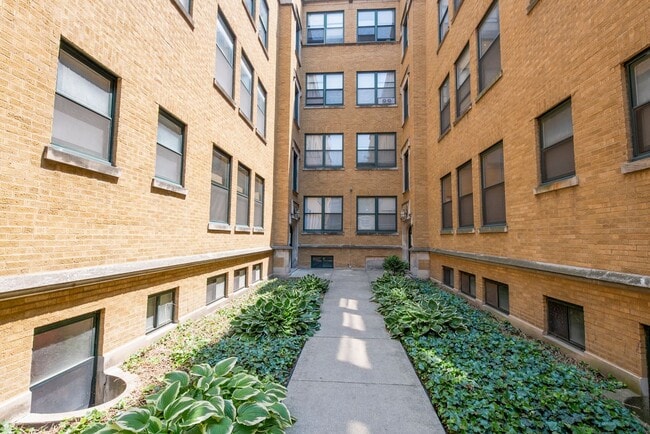 7203 S Yates Blvd in Chicago, IL - Building Photo - Building Photo