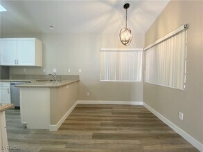 306 W Azure Ave, Unit TH100 in North Las Vegas, NV - Building Photo - Building Photo