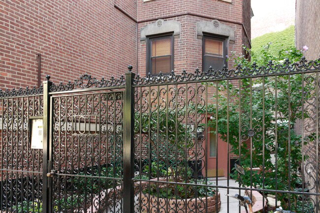 property at 1011 N La Salle Dr