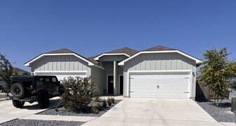 602 Grayson Ln in Seguin, TX - Building Photo