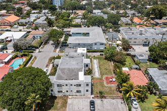 1015 S 17th Ave in Hollywood, FL - Building Photo - Building Photo