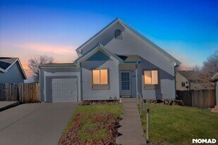 17465 E Plateau Dr in Aurora, CO - Building Photo