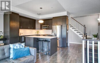 90 Eastwood Park Gardens in Toronto, ON - Building Photo - Building Photo