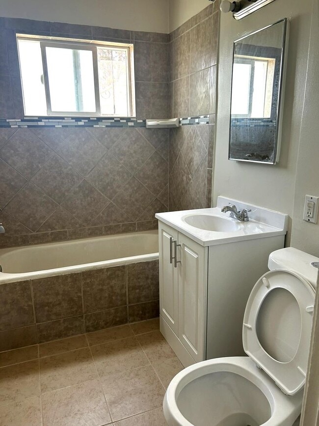 5824 3rd Ave in Los Angeles, CA - Building Photo - Building Photo