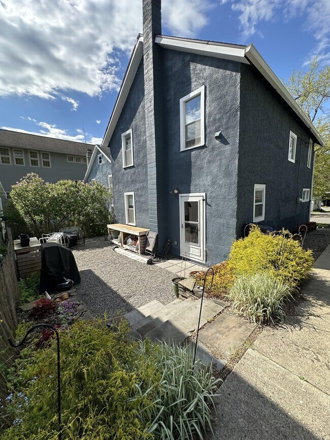 417 E Lincoln St in Ithaca, NY - Building Photo - Building Photo