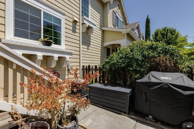 property at 2023 Easton Dr
