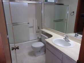 202 Village Cir Dr in Lompoc, CA - Building Photo - Building Photo