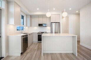 45505-45505 Campus Dr in Chilliwack, BC - Building Photo