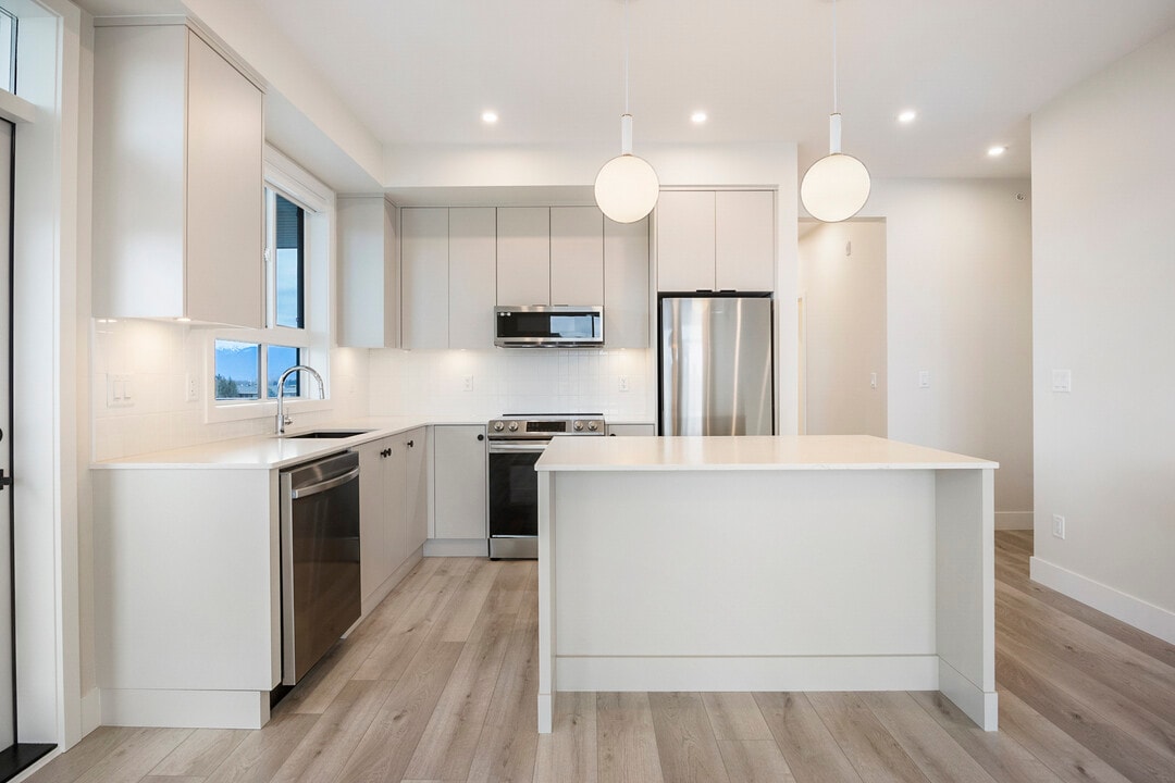 45505-45505 Campus Dr in Chilliwack, BC - Building Photo