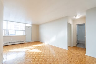 30 Gilder Dr in Toronto, ON - Building Photo