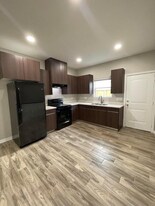 909 W Kohala Ave, Unit Unit 1 in Alton, TX - Building Photo