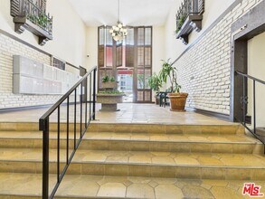 5454 Zelzah Ave in Los Angeles, CA - Building Photo - Building Photo