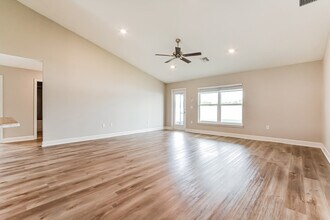 511 Edith Dr in Fruitland Park, FL - Building Photo - Building Photo