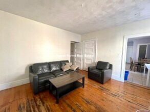 186 Naples Rd, Unit 3 in Brookline, MA - Building Photo - Building Photo