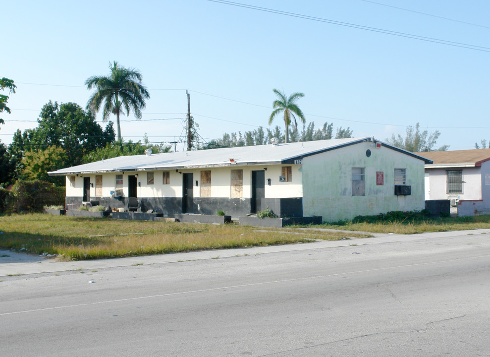 127-137 Lucy St in Homestead, FL - Building Photo