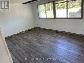 7594 Flewellyn Rd in Ottawa, ON - Building Photo - Building Photo