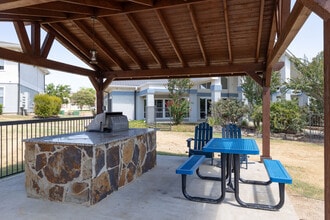 Fifteen12 in Bryan, TX - Foto de edificio - Building Photo