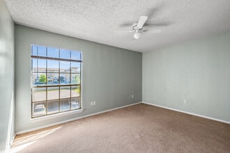 The Summit Apartments in San Marcos, TX - Foto de edificio - Interior Photo