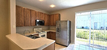 8775 Christie Dr in Largo, FL - Building Photo - Building Photo