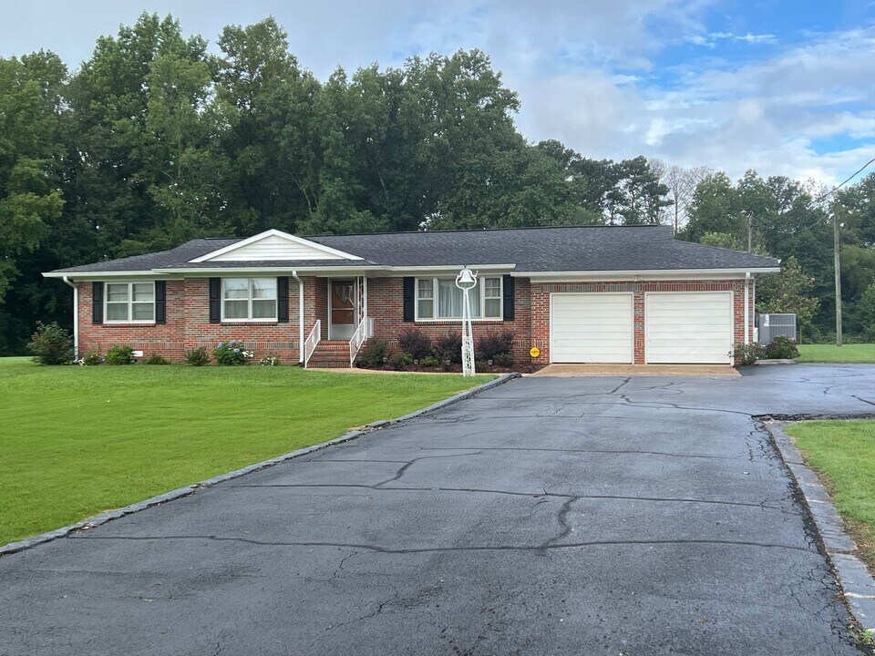 13520 US-231 in Arab, AL - Building Photo