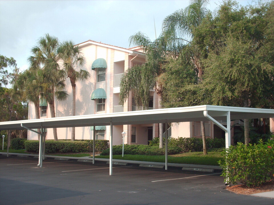 Stoneybrook Clubside in Sarasota, FL - Building Photo