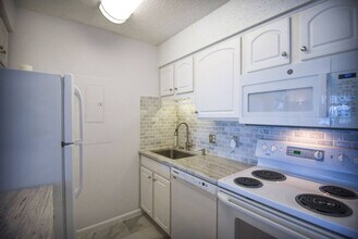 303 Atlantic Ave in Virginia Beach, VA - Building Photo - Building Photo