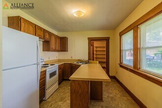 1226 Thurston St in Manhattan, KS - Building Photo - Building Photo