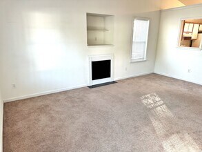 406 Winners Cir N in Jacksonville, NC - Building Photo - Building Photo