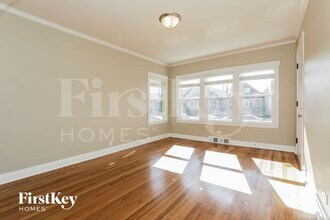 2831 N Kostner Ave in Chicago, IL - Building Photo - Building Photo