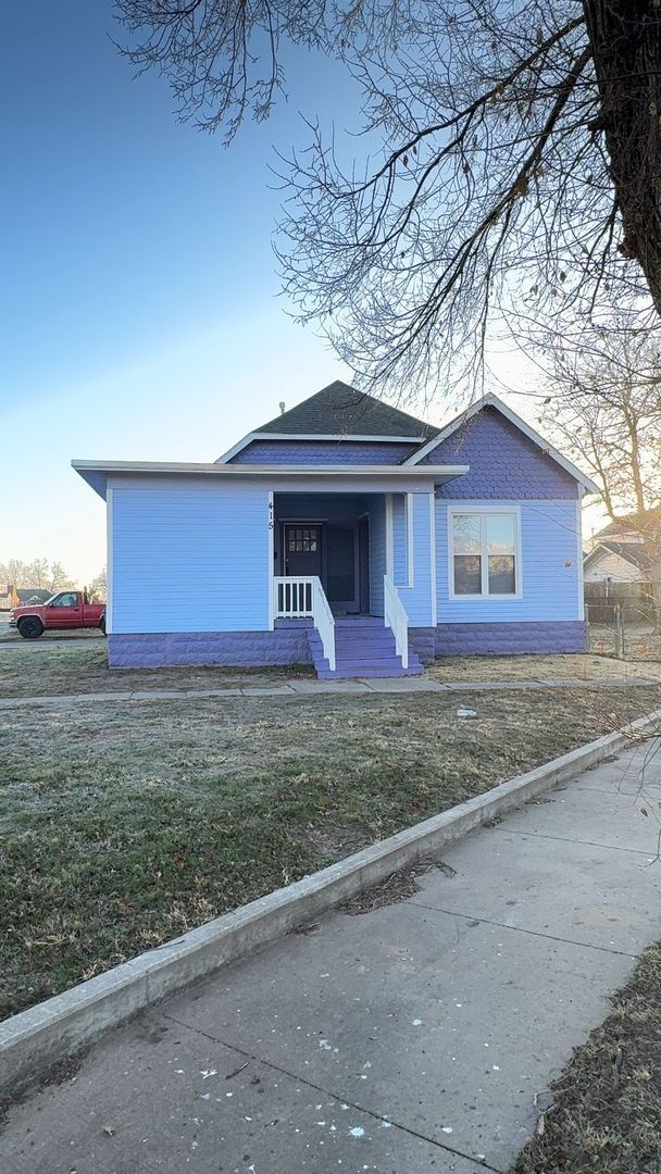 property at 415 Kenwood Blvd