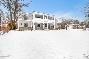 103 E High St in Ballston Spa, NY - Building Photo