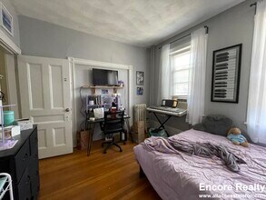 11 Park St, Unit 6 in Brookline, MA - Building Photo - Building Photo