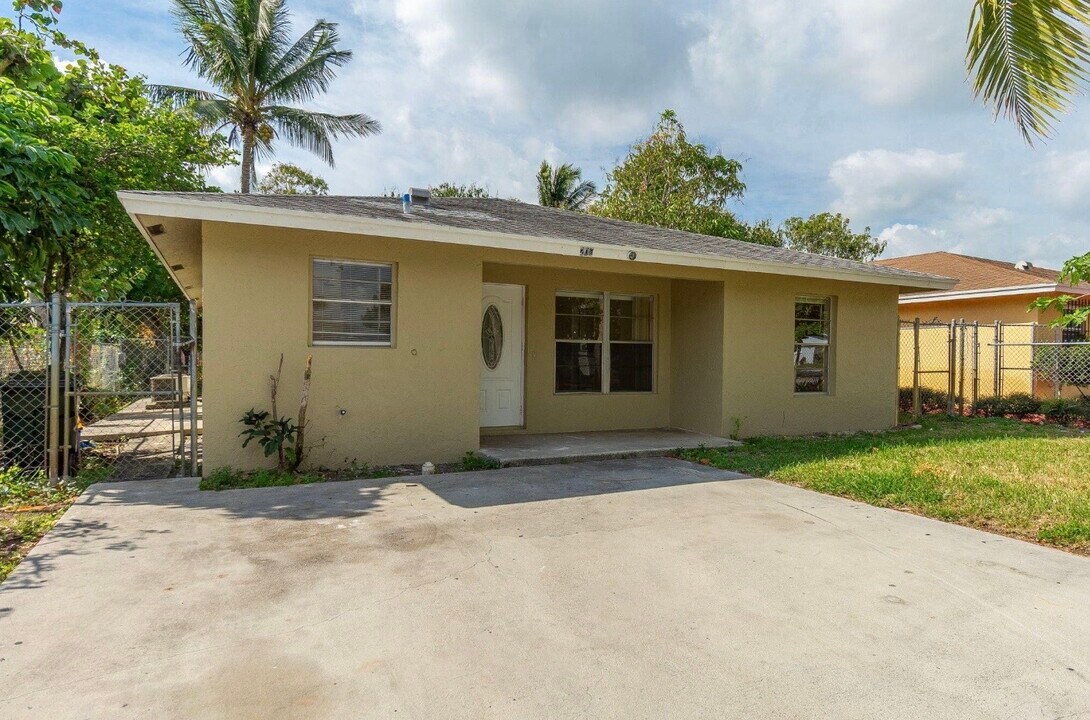 206 SE 5th St in Delray Beach, FL - Building Photo