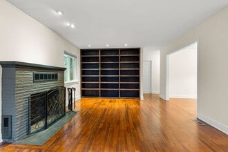 9702 SW Brookside Dr in Portland, OR - Building Photo - Building Photo