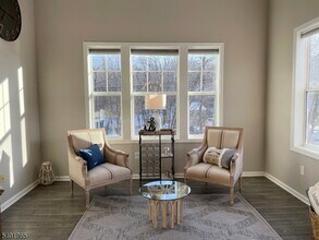 5 W River Styx Rd in Hopatcong, NJ - Foto de edificio - Building Photo