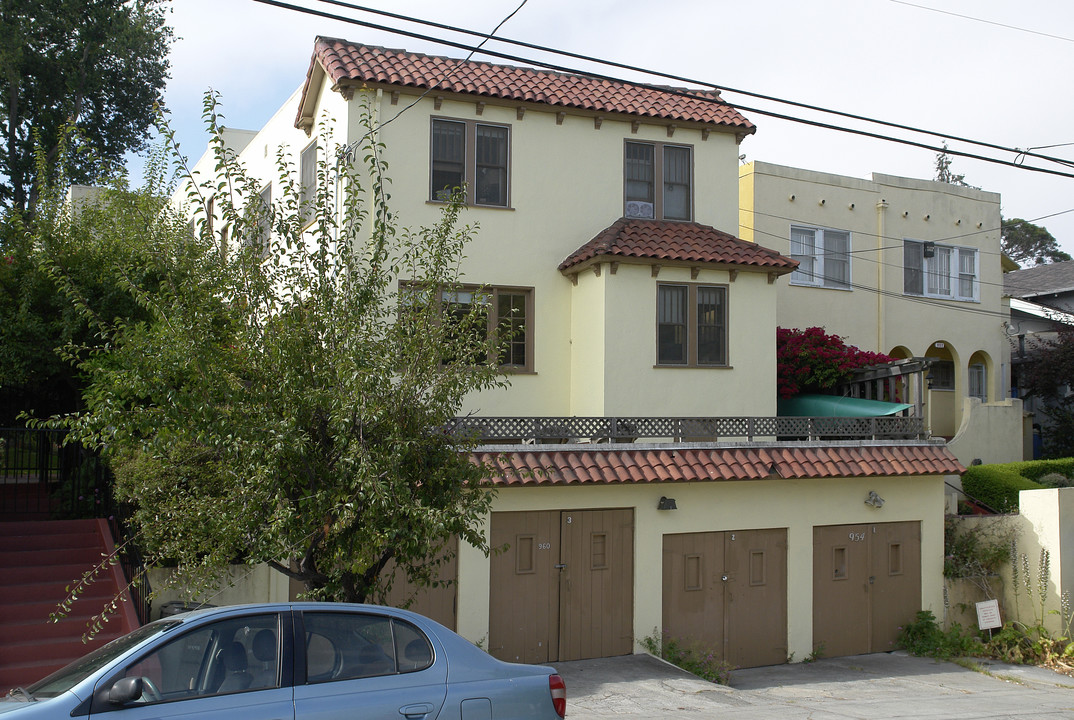 954-960 Bayview Ave in Oakland, CA - Building Photo