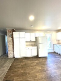 1304 S Main St photo'