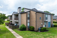 Townbluff Condominiums in Plano, TX - Building Photo - Building Photo