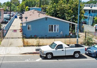 15546 Vanowen St in Van Nuys, CA - Building Photo - Building Photo