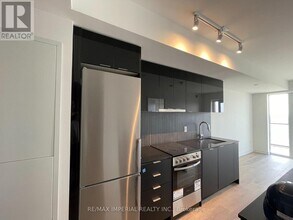 8 Tippett Rd in Toronto, ON - Building Photo - Building Photo