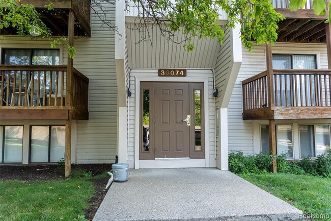 30074 W 12 Mile Rd in Farmington Hills, MI - Building Photo - Building Photo
