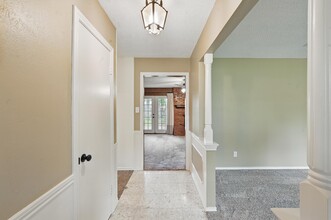 2221 Prince John Dr in Grand Prairie, TX - Foto de edificio - Building Photo