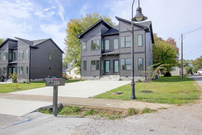 226 3rd St in Guthrie, KY - Building Photo - Building Photo