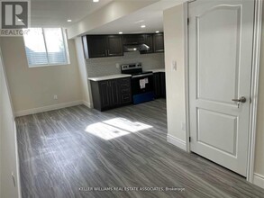 35 Elysian Fields Cir in Brampton, ON - Building Photo - Building Photo