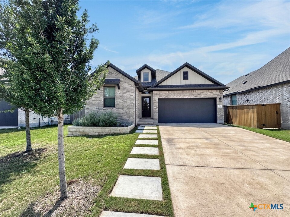 112 Missouri Primrose Ln in San Marcos, TX - Foto de edificio