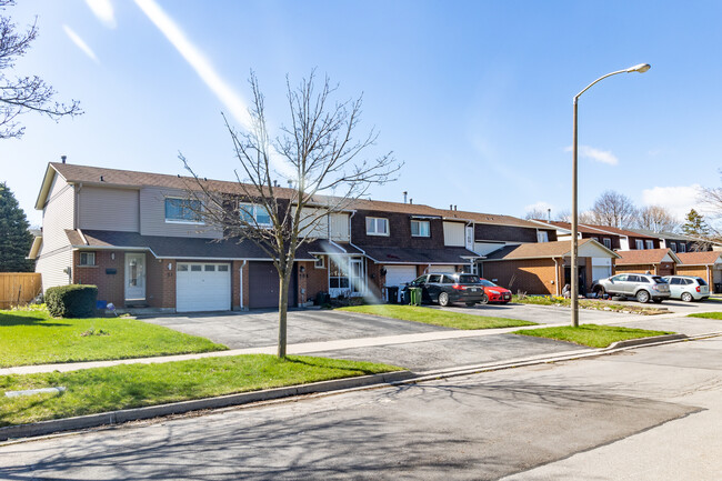 25 Phalen Cres in Toronto, ON - Building Photo - Building Photo