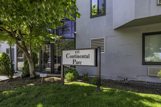 Continental Parc Condominiums in Hackensack, NJ - Foto de edificio - Building Photo