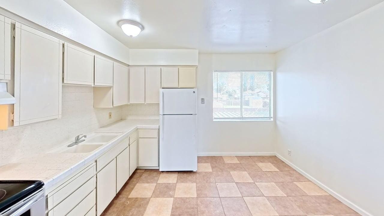 1215-1237 Minnewawa Ave in Clovis, CA - Building Photo