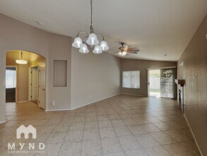 212 Sandpiper Village Way in Henderson, NV - Building Photo - Building Photo